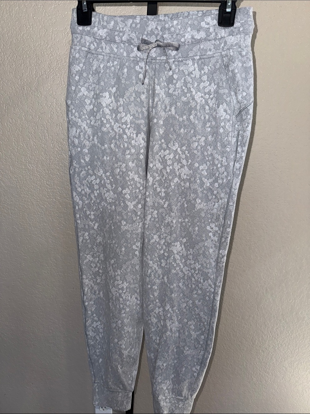 Lululemon Light Gray Marble Print Jogger Pants size 4